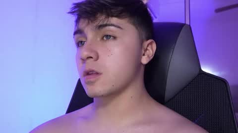 Snapshot of aron__cooper chatting on 4, 11, 2025 aron__cooper online show from 4, 11, 2025