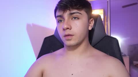 Snapshot of aron__cooper chatting on 12, 11, 2025 aron__cooper online show from 12, 11, 2025