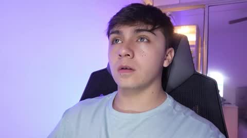 Snapshot of aron__cooper chatting on 13, 11, 2025 aron__cooper online show from 13, 11, 2025