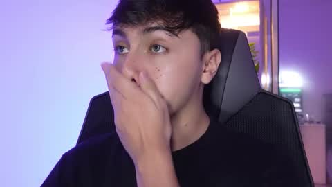 Snapshot of aron__cooper chatting on 16, 11, 2025 aron__cooper online show from 16, 11, 2025