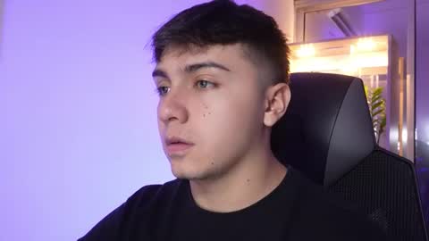 Snapshot of aron__cooper chatting on 3, 12, 2025 aron__cooper online show from 3, 12, 2025