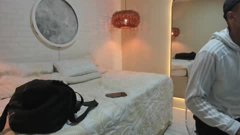 ARON BOLT online show from 7, 2, 2026