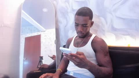 Snapshot of aron_clark chatting on 18, 4, 2026 A R O N online show from 18, 4, 2026