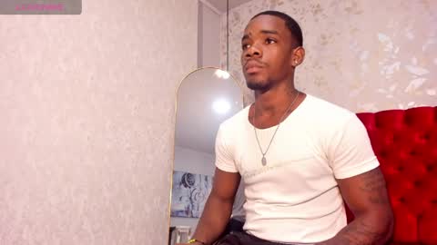 Snapshot of aron_clark chatting on 25, 4, 2026 A R O N online show from 25, 4, 2026