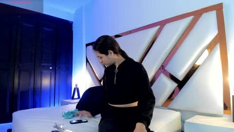 Aron cruz  online show from 30, 5, 2026