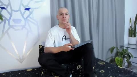 Aron Santoro online show from 7, 1, 2025