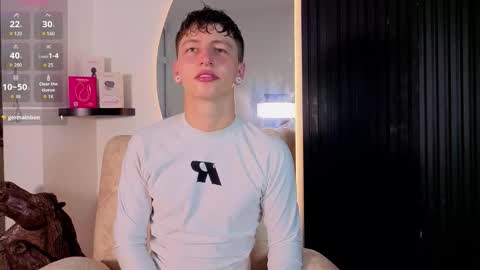 Snapshot of aron_tay chatting on 30, 10, 2025  your aron  online show from 30, 10, 2025