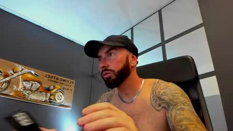 Snapshot of arongrant chatting on 1, 7, 2026 AronGrant online show from 1, 7, 2026