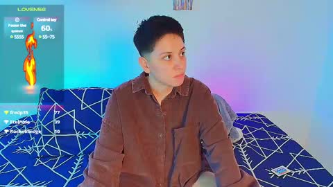 Snapshot of arontroy_wi chatting on 7, 3, 2025 noah and ivy online show from 7, 3, 2025