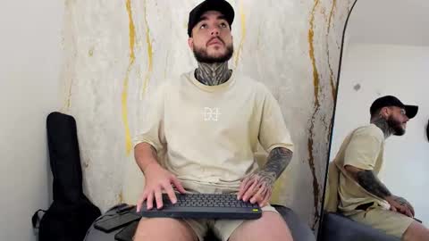 Aron online show from 30, 10, 2025