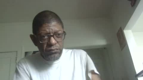 Snapshot of arteblazze chatting on 13, 5, 2026 Arteblazze not daddy boy bitch or nigga online show from 13, 5, 2026