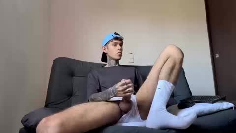 Snapshot of arteemiis chatting on 13, 9, 2025   online show from 13, 9, 2025