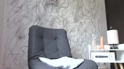 Snapshot of arteemiis chatting on 3, 10, 2025   online show from 3, 10, 2025