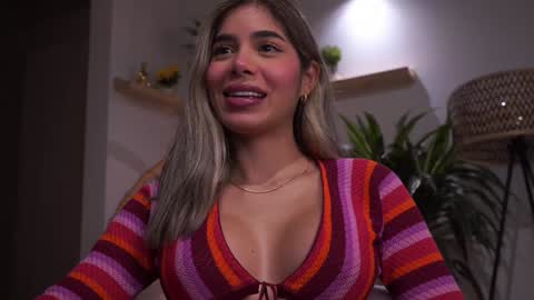 Snapshot of artemia_ chatting on 17, 12, 2024 Amanda online show from 17, 12, 2024