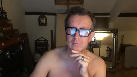 artisterotic online show from 6, 11, 2025