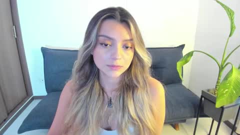 Snapshot of ary_cam230 chatting on 18, 12, 2025 Zahaara online show from 18, 12, 2025