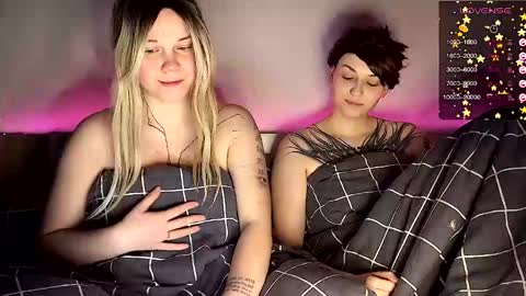 Arya brunett and Cassie blond online show from 27, 12, 2024