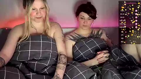 Arya brunett and Cassie blond online show from 4, 3, 2025