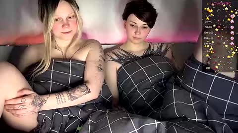 Arya brunett and Cassie blond online show from 6, 3, 2025