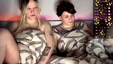Arya brunett and Cassie blond online show from 10, 3, 2025