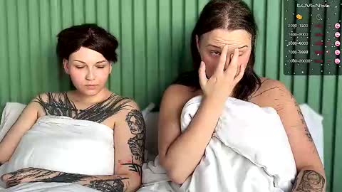 Arya brunett and Cassie blond online show from 12, 9, 2025