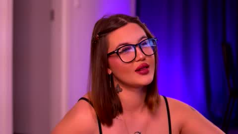 Snapshot of aryadeluna chatting on 27, 10, 2025 Lunaa online show from 27, 10, 2025