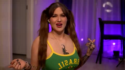 Snapshot of aryadeluna chatting on 17, 11, 2025 Lunaa online show from 17, 11, 2025