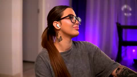 Snapshot of aryadeluna chatting on 25, 11, 2025 Lunaa online show from 25, 11, 2025