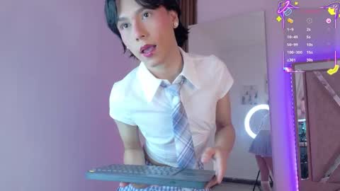 Snapshot of ash_femboy chatting on 29, 10, 2025 Ash Femboy online show from 29, 10, 2025