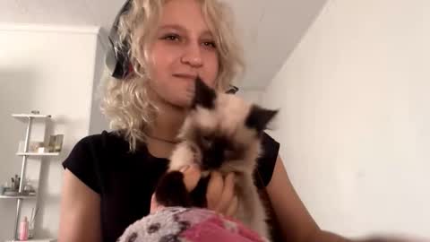 July online show from 28, 11, 2025