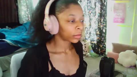 Snapshot of ashledaniella chatting on 25, 1, 2025 Ashle online show from 25, 1, 2025