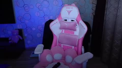   Yasmina   online show from 28, 10, 2025