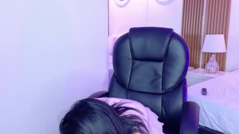 Ashley  online show from 30, 10, 2025