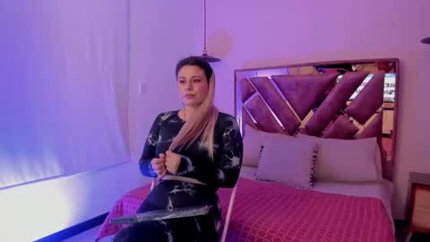 ashleyy_blonde online show from 18, 11, 2025