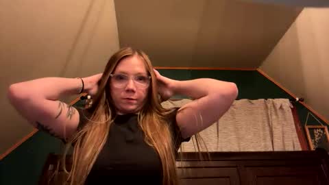 ashleyynicholee online show from 22, 12, 2025