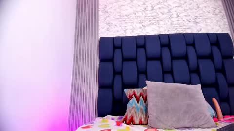 ashlybenison online show from 28, 1, 2025