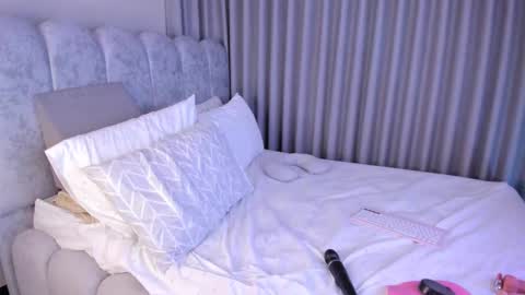 Snapshot of ashlye_stone chatting on 4, 2, 2026 Paula Baleta online show from 4, 2, 2026