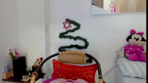 Sarah .3   hello guys .im love online show from 5, 12, 2024