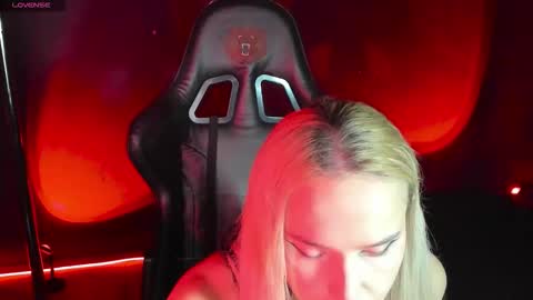 Snapshot of ashmila chatting on 1, 10, 2025 Mila online show from 1, 10, 2025