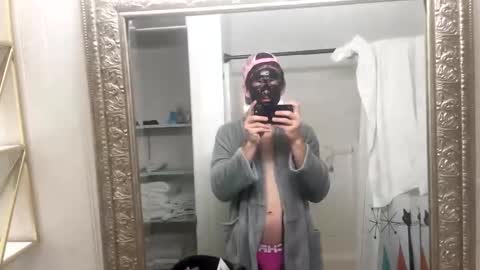 Snapshot of ashtongates chatting on 3, 4, 2026 Ashton online show from 3, 4, 2026