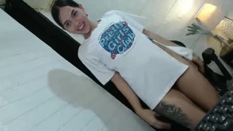 Snapshot of asian_kati chatting on 22, 10, 2025 theakati online show from 22, 10, 2025