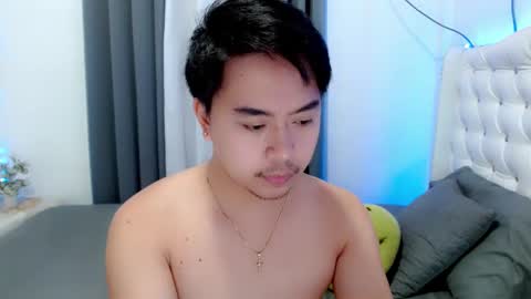 Snapshot of asianroy_x chatting on 8, 12, 2024 Roy online show from 8, 12, 2024