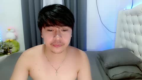 Snapshot of asianroy_x chatting on 1, 2, 2025 Roy online show from 1, 2, 2025