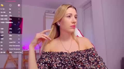 Snapshot of askcaroline chatting on 9, 3, 2025 Caroline online show from 9, 3, 2025