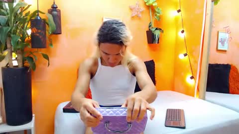 Snapshot of aslyhernandez chatting on 7, 12, 2024 ASLY online show from 7, 12, 2024