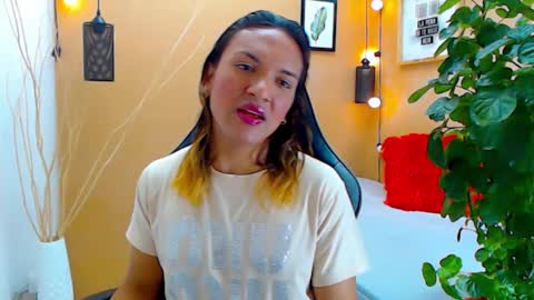 Snapshot of aslyhernandez chatting on 11, 9, 2025 ASLY online show from 11, 9, 2025