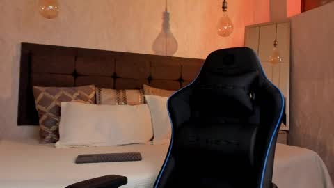 astonhills online show from 16, 4, 2026