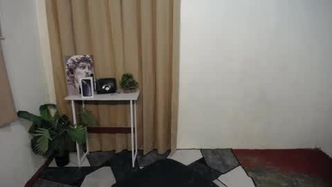 Snapshot of astraea_xxx chatting on 8, 1, 2025 Anna online show from 8, 1, 2025