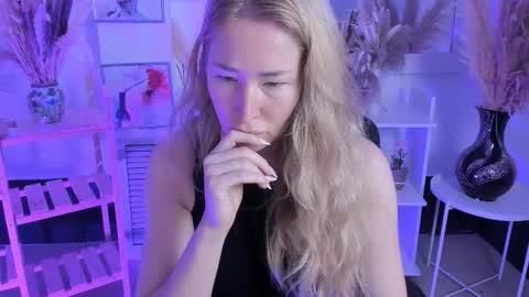 astramonroe online show from 10, 9, 2025