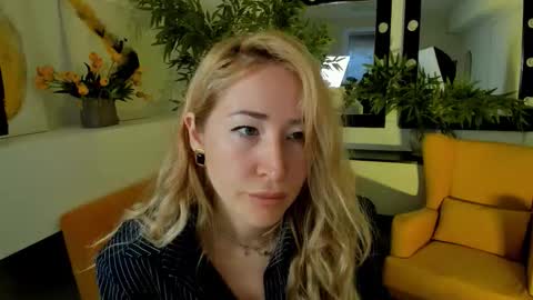 astramonroe online show from 29, 9, 2025